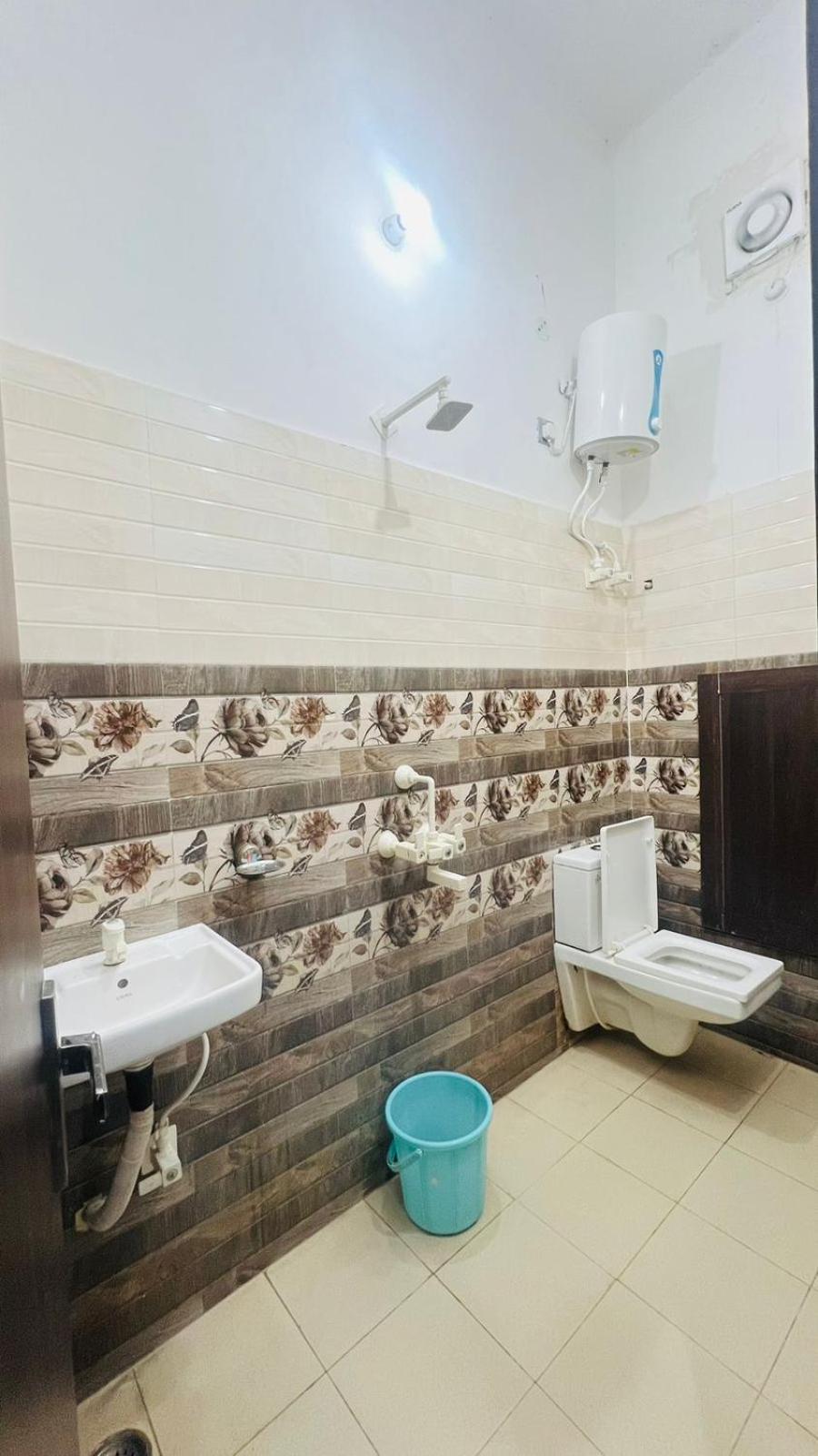 Hotel Rudra Residency Near Railway Station Mathura Esterno foto