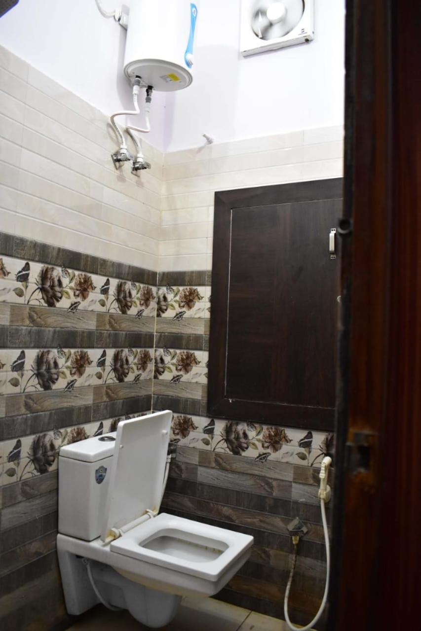 Hotel Rudra Residency Near Railway Station Mathura Esterno foto