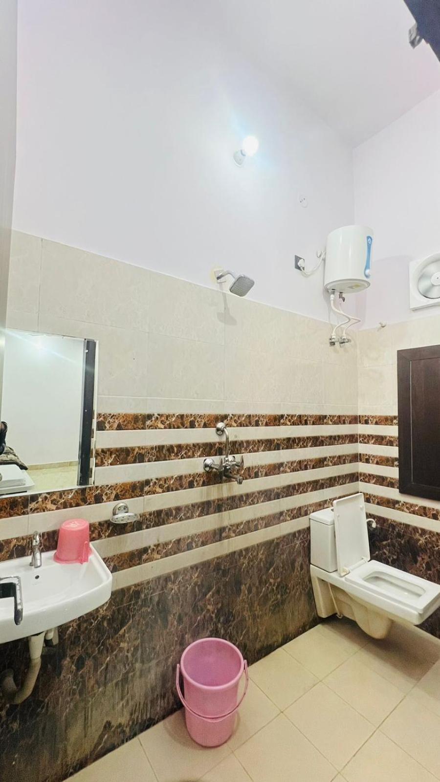 Hotel Rudra Residency Near Railway Station Mathura Esterno foto