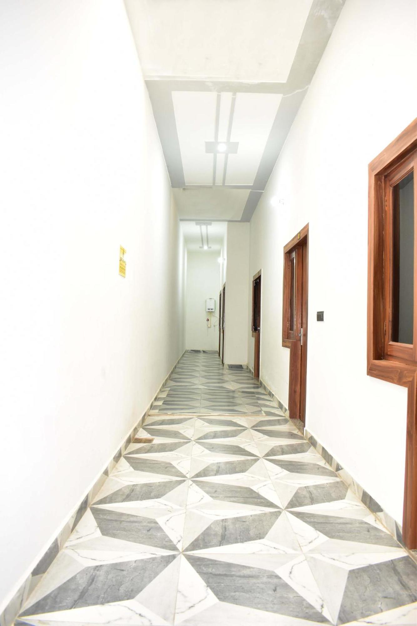 Hotel Rudra Residency Near Railway Station Mathura Esterno foto