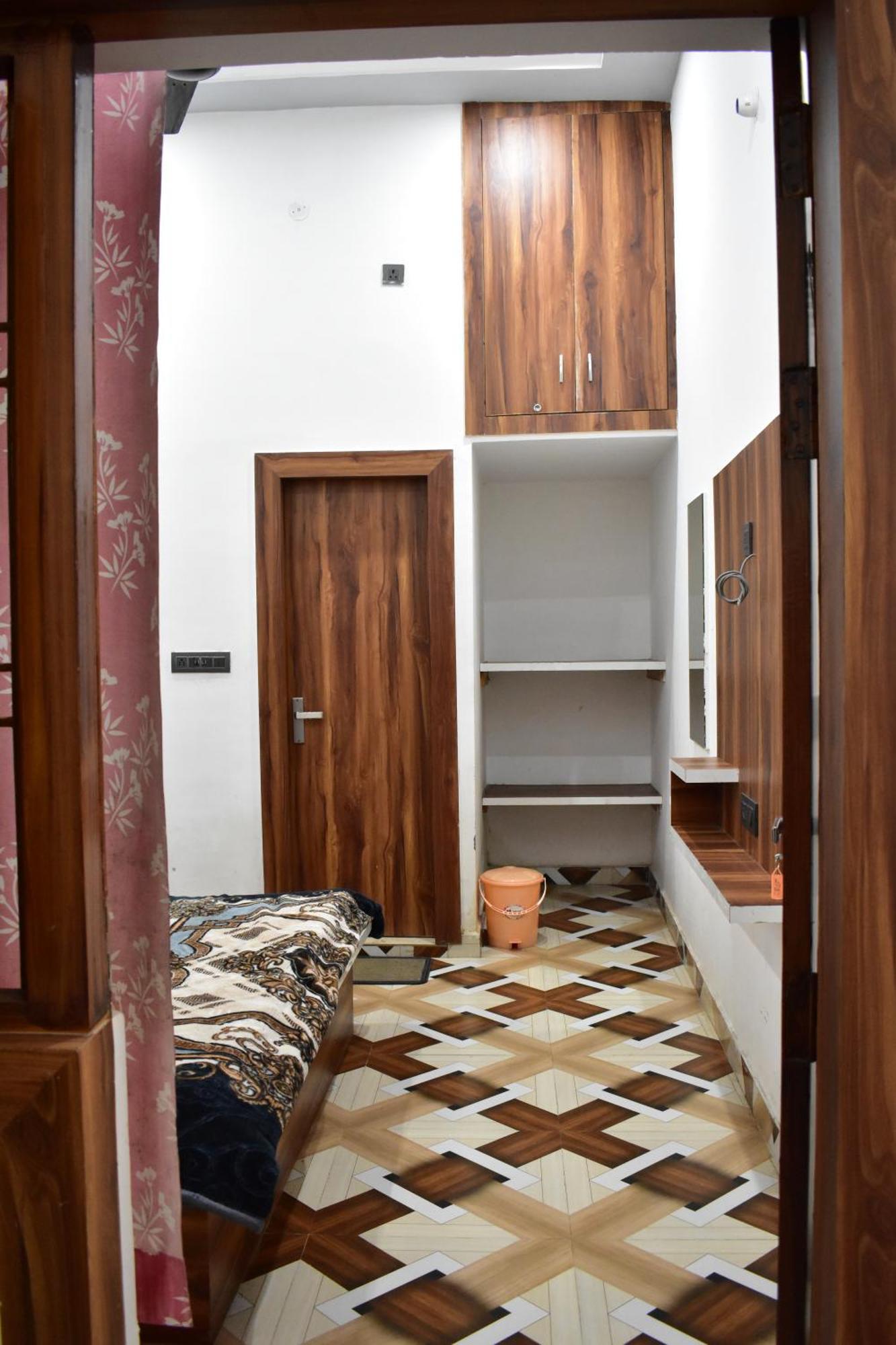 Hotel Rudra Residency Near Railway Station Mathura Esterno foto