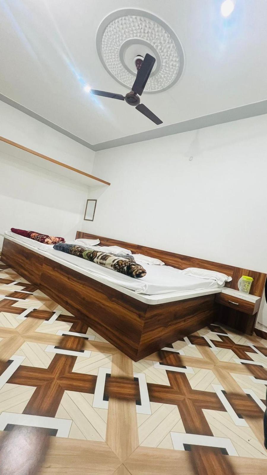Hotel Rudra Residency Near Railway Station Mathura Esterno foto