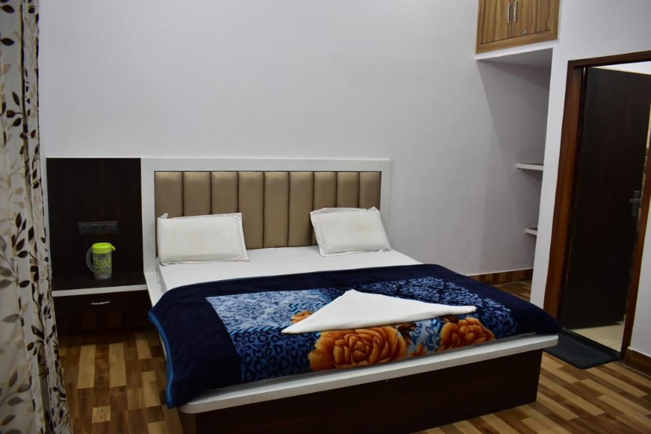 Hotel Rudra Residency Near Railway Station Mathura Esterno foto