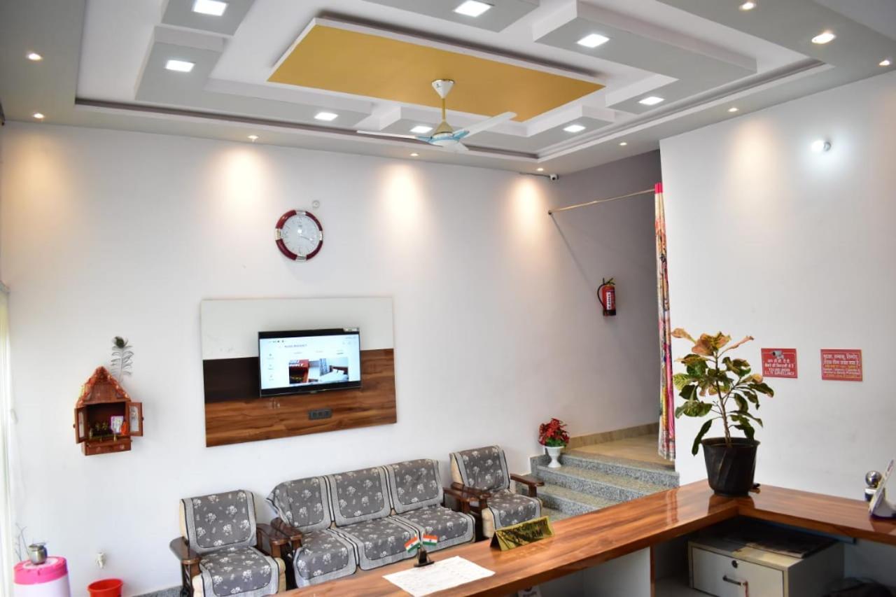 Hotel Rudra Residency Near Railway Station Mathura Esterno foto